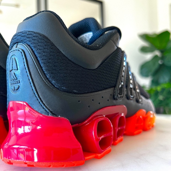 adidas Megaride Core Black/ Better Scarlet /Solar Orange - Picture 5 of 12